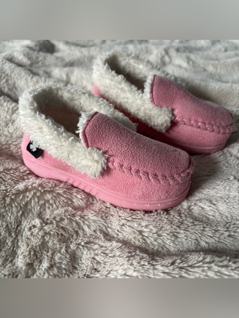 Lucky Brand Toddler Pink Faux-Suede Slip-On Slippers with Cream Fuzzy Lining - 3